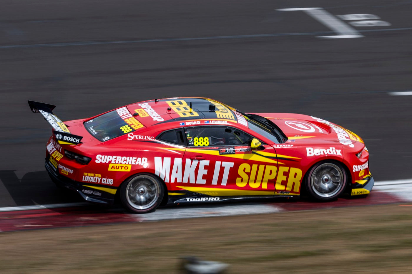 MURRAY SHINES BRIGHT AT BATHURST